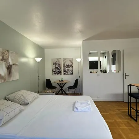 Nice Studio With Balcony Near The Eiffel Tower