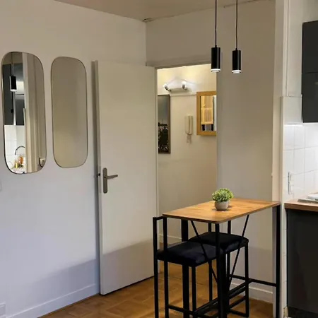 Nice Studio With Balcony Near The Eiffel Tower Apartment Paris